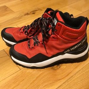 The North Face mid activist boots women 10